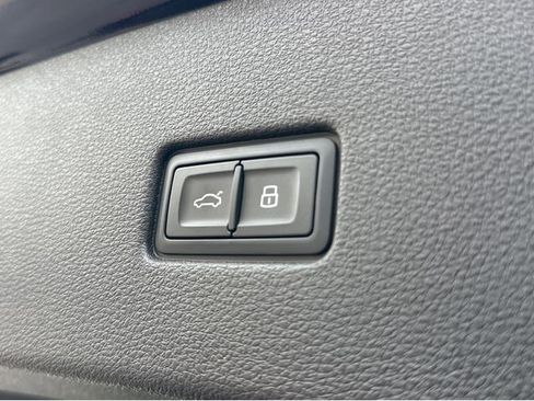 Used 2020 Audi Q8 Premium w/ Black Optic Package image 31