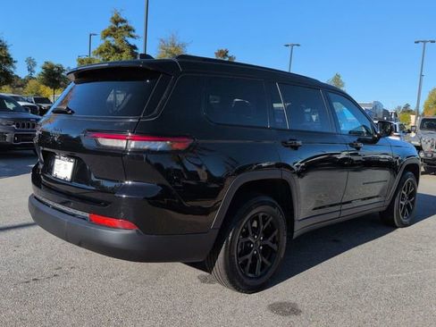 Used 2024 Jeep Grand Cherokee L Laredo image 5