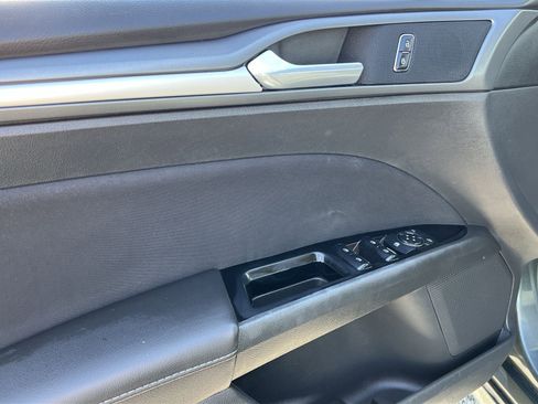 Used 2015 Ford Fusion SE image 15