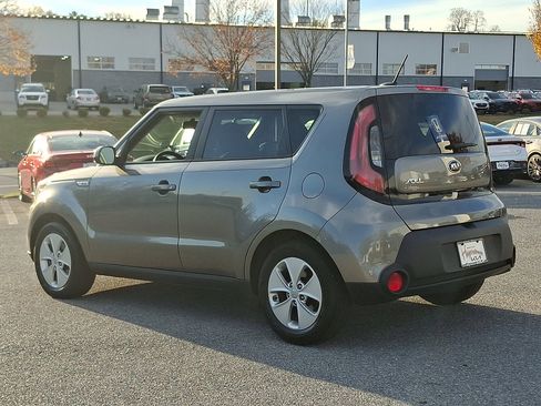 Used 2016 Kia Soul Base image 4