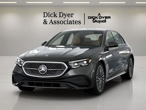 Used 2025 Mercedes-Benz E 350 Sedan image 31
