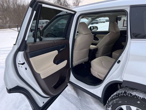 Used 2022 Toyota Highlander XLE image 29