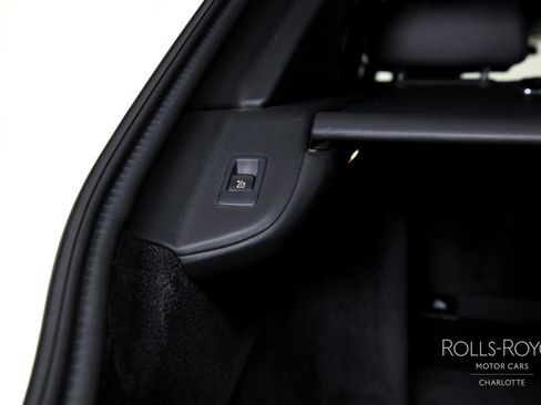 Used 2019 Rolls-Royce Cullinan image 24