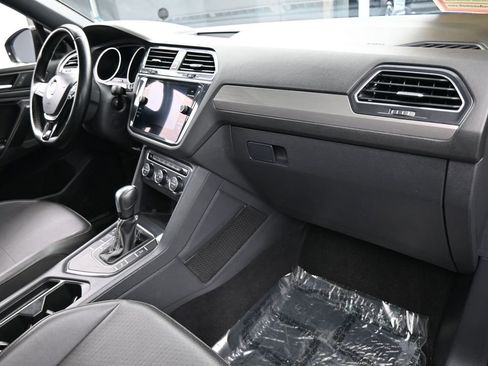 Used 2021 Volkswagen Tiguan SE R-Line image 44