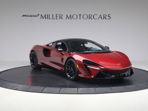 Used 2023 McLaren Artura RWD image 11