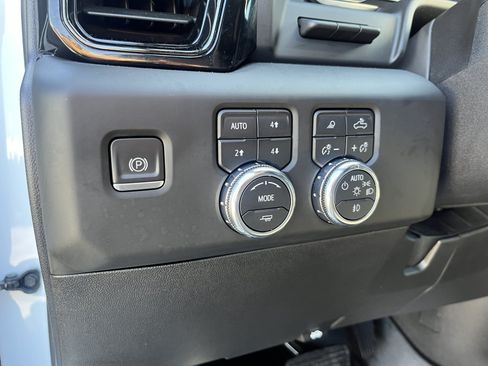 Used 2024 GMC Sierra 2500 AT4 w/ AT4 Premium Plus Package AWD/4WD image 18