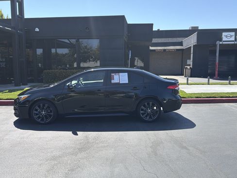 Used 2023 Toyota Corolla SE w/ Carpet Mat Package (TMS) FWD image 18