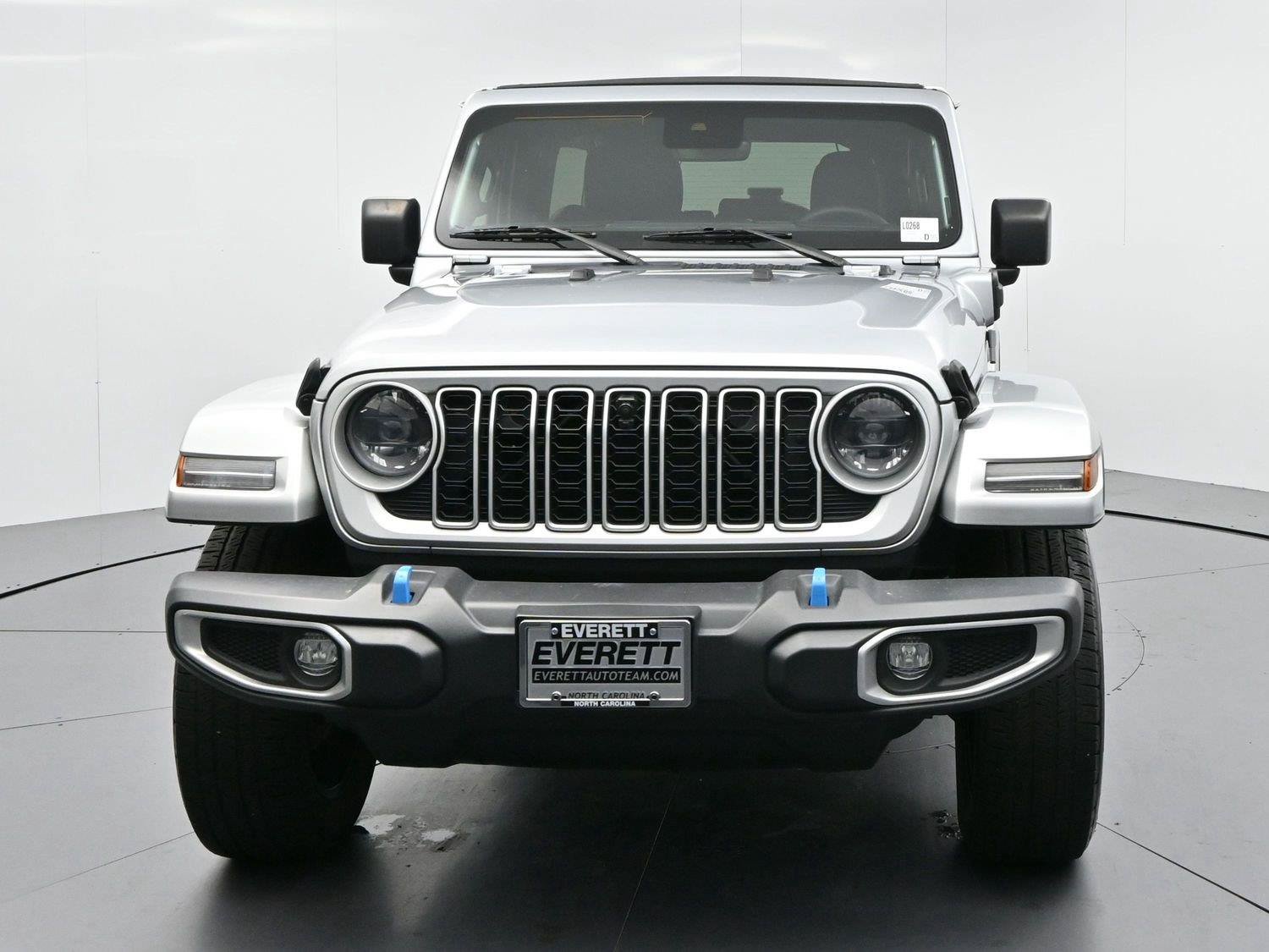 Used 2024 Jeep Wrangler Unlimited Sahara w/ Technology Group AWD/4WD image 2