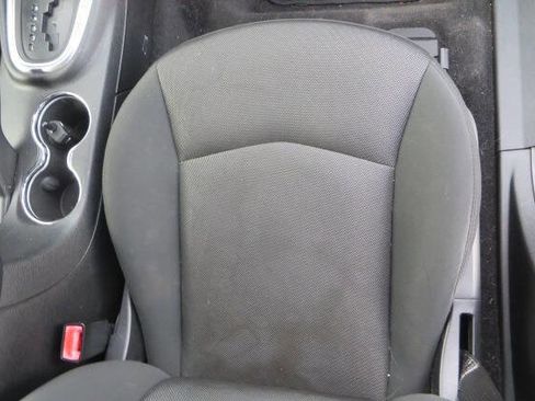 Used 2013 Dodge Avenger SE image 42