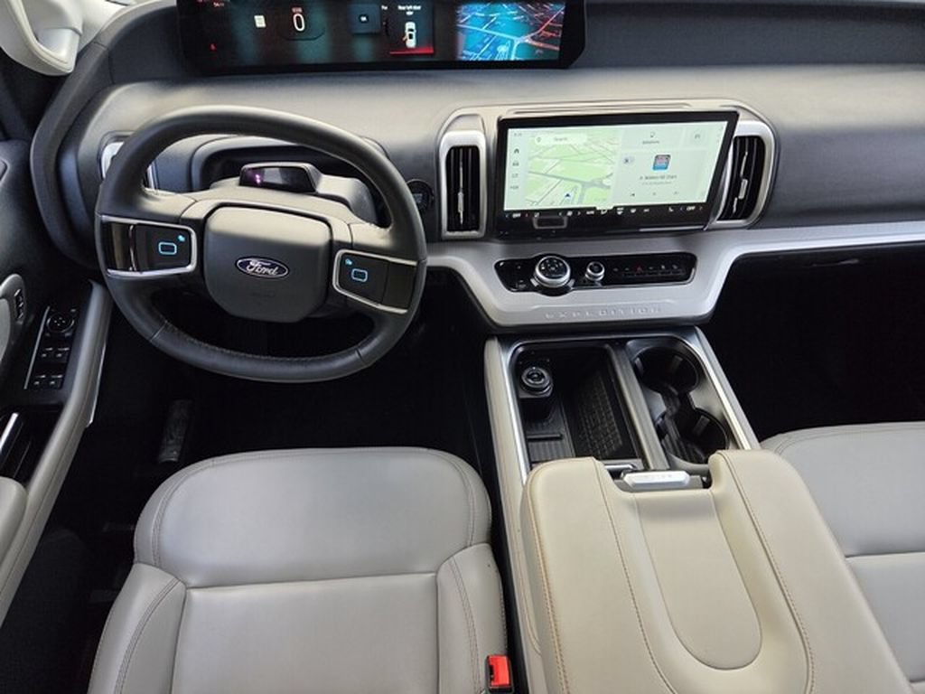 Used 2025 Ford Expedition Active AWD/4WD image 9