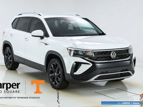 Used 2023 Volkswagen Taos SE w/ Black Wheel Package FWD image 15