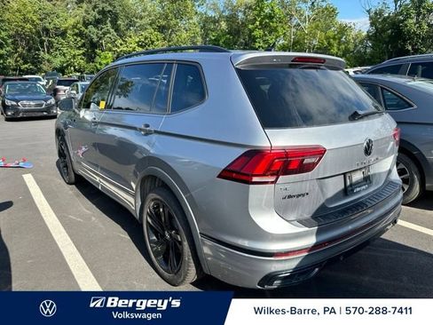 Used 2024 Volkswagen Tiguan SE R-Line AWD/4WD image 5