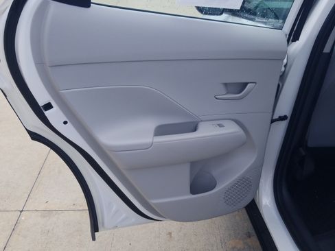 Used 2025 Hyundai Kona SE FWD image 15