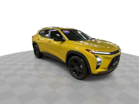 Used 2025 Chevrolet Trax ACTIV w/ Sunroof Package image 4