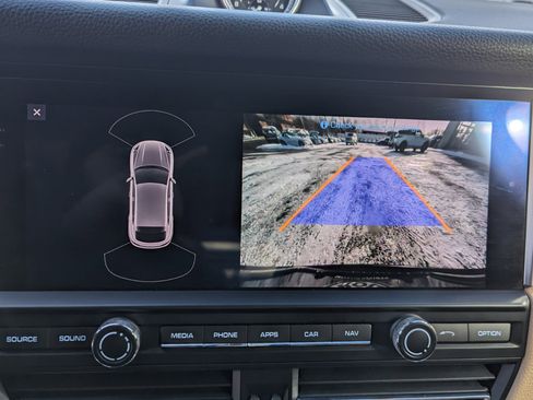 Used 2020 Porsche Macan image 24