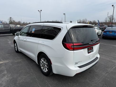 Used 2022 Chrysler Pacifica Touring-L image 7