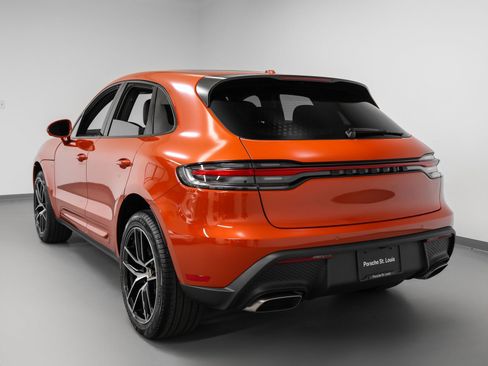 Certified 2025 Porsche Macan image 3
