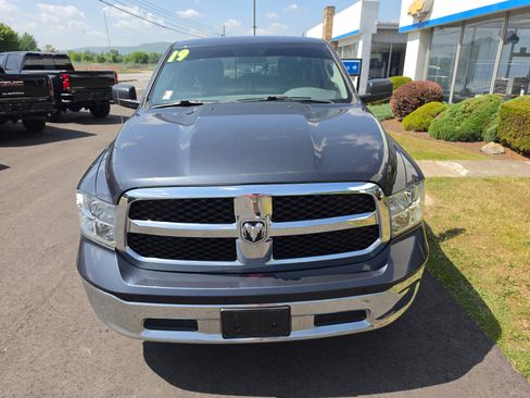 Used 2019 RAM 1500 Classic SLT AWD/4WD image 9