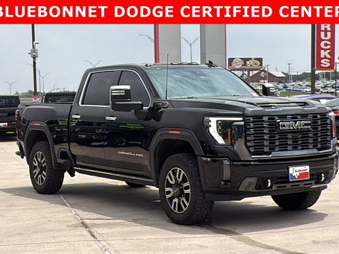 Used 2024 GMC Sierra 2500 Denali Ultimate AWD/4WD image 3