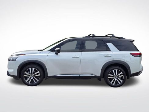 Used 2025 Nissan Pathfinder Platinum AWD/4WD image 13