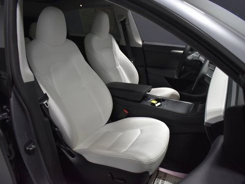 Used 2025 Tesla Model Y Long Range image 14