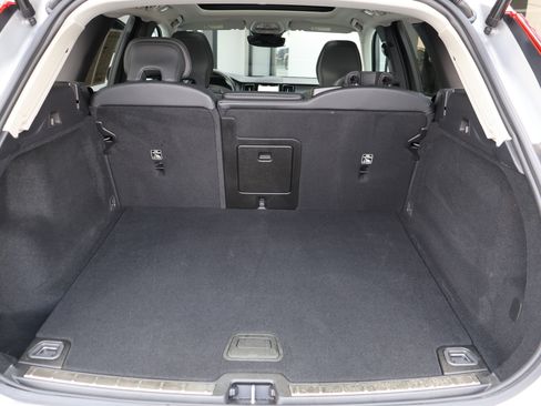 Used 2024 Volvo XC60 B5 Plus AWD/4WD image 22