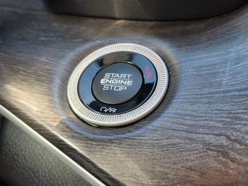 Used 2022 Jeep Grand Cherokee L Limited image 32