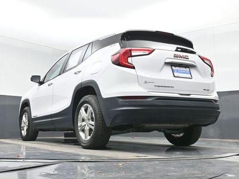 Used 2022 GMC Terrain SLE w/ LPO, Floor Liner Package image 40