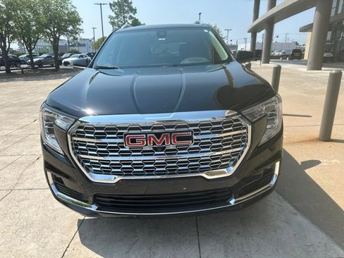 Used 2024 GMC Terrain Denali w/ Denali Premium Package AWD/4WD image 8