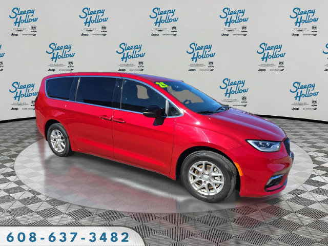 Used 2025 Chrysler Pacifica Select FWD image 3