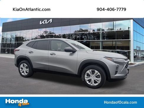 Used 2024 Chevrolet Trax LS w/ Driver Confidence Package FWD image 1