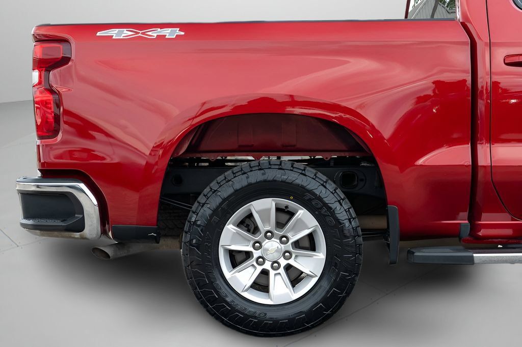 Used 2022 Chevrolet Silverado 1500 LT AWD/4WD image 5