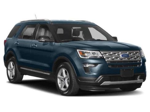 Used 2018 Ford Explorer XLT w/ Equipment Group 202A FWD image 9