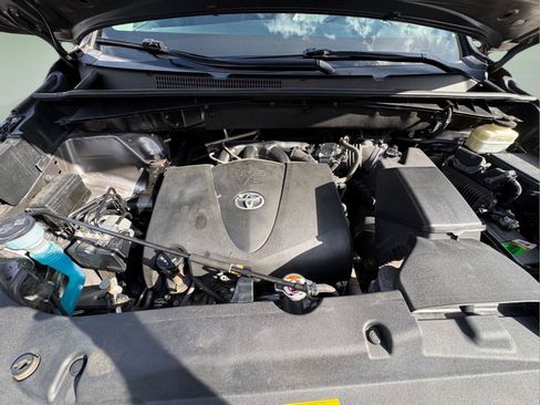 Used 2018 Toyota Highlander XLE AWD/4WD image 10