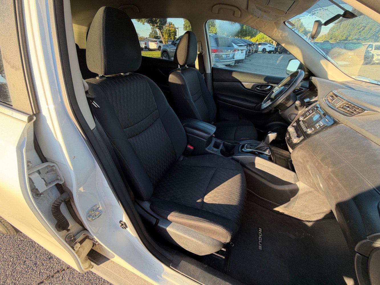 Used 2017 Nissan Rogue SV AWD/4WD image 10