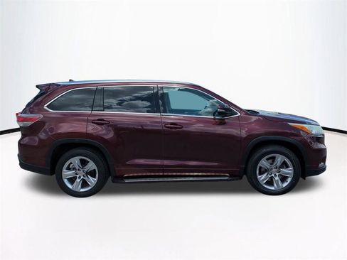 Used 2015 Toyota Highlander Limited w/ Driver Technology Package FWD image 4