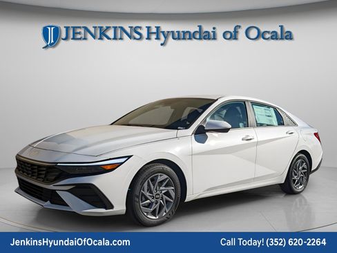 Certified 2025 Hyundai Elantra Sport w/ Cargo Package FWD image 7