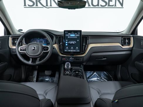 New 2026 Volvo XC60 B5 Plus w/ Protection Package Premier image 15