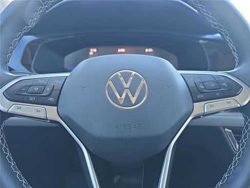 Used 2024 Volkswagen Taos SE w/ Panoramic Sunroof Package image 22
