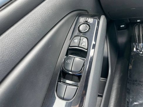 Used 2024 Nissan Altima 2.5 SR FWD image 18