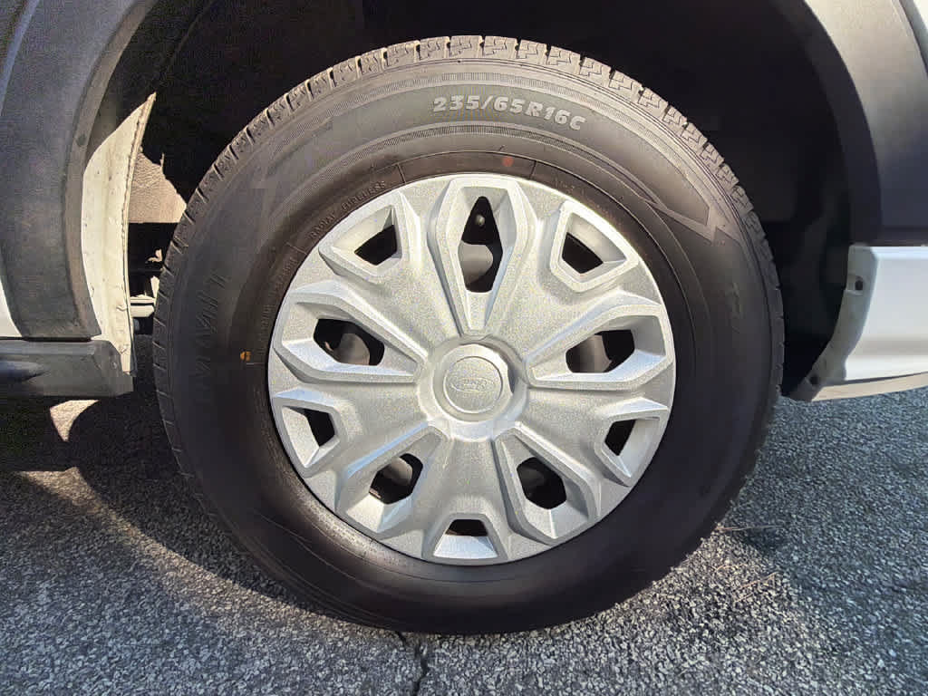 Used 2025 Ford Transit 350 XLT RWD image 4