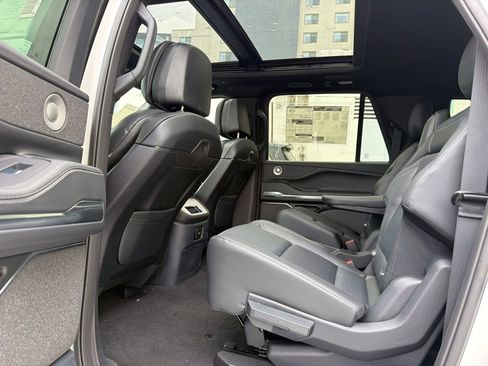 New 2026 Lincoln Navigator L Reserve AWD/4WD image 19