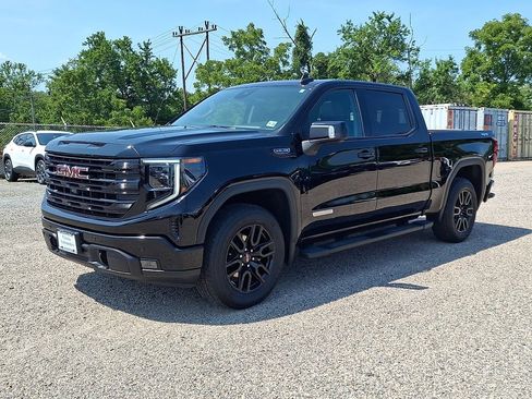 Used 2024 GMC Sierra 1500 Elevation w/ Elevation Premium Package AWD/4WD image 6