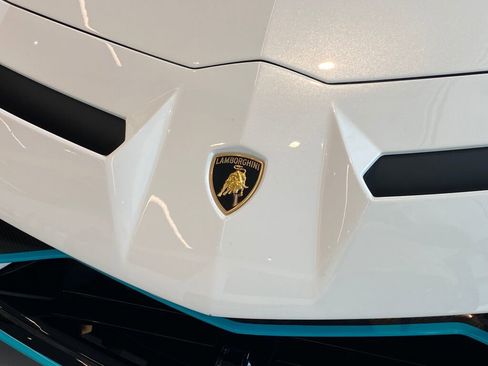 Used 2021 Lamborghini Aventador SVJ image 8