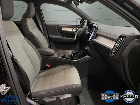 Used 2025 Volvo XC40 B5 Core image 20