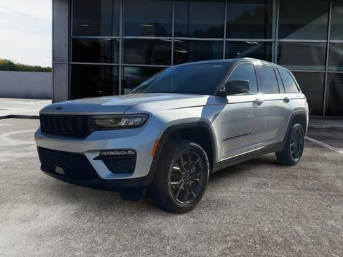 New 2025 Jeep Grand Cherokee Limited image 3