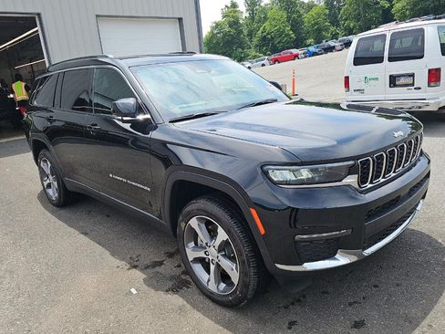 Used 2024 Jeep Grand Cherokee L Limited AWD/4WD image 2