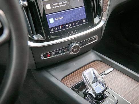 Certified 2024 Volvo V60 B5 Cross Country Ultimate image 15