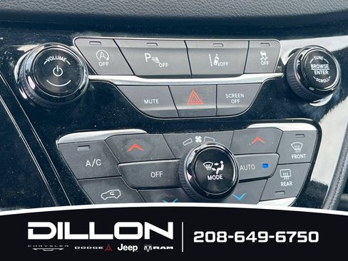 Used 2025 Chrysler Pacifica Select FWD image 21