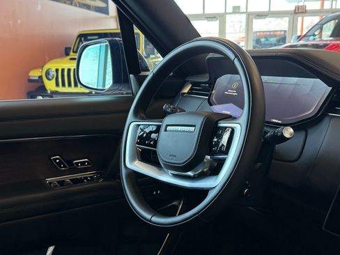 Used 2025 Land Rover Range Rover SE image 27